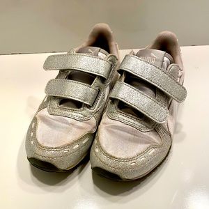 Puma toddler sneakers in 12